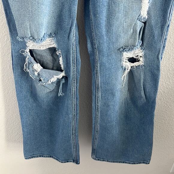 Hollister Curvy High Rise Dad Jean Distressed Jeans Denim 3S W26 L29 - Picture 7 of 8